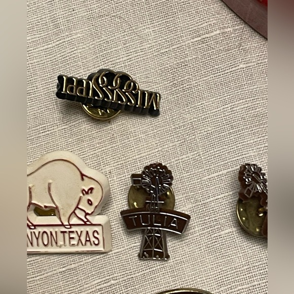 Lot of Texas Souvenir Pins - Picture 2 of 5